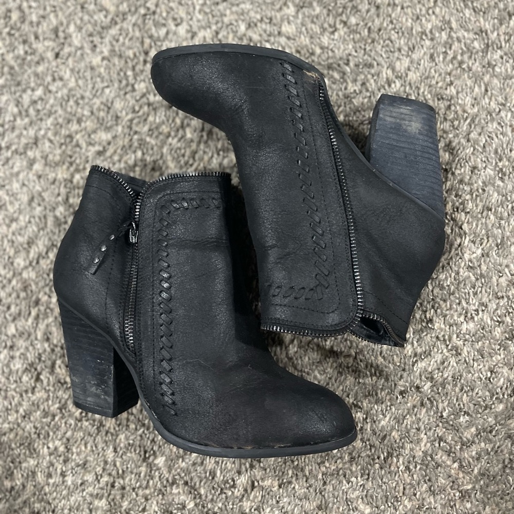 Daisy Fuentes Booties